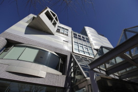 ラペック静岡の建物の外観